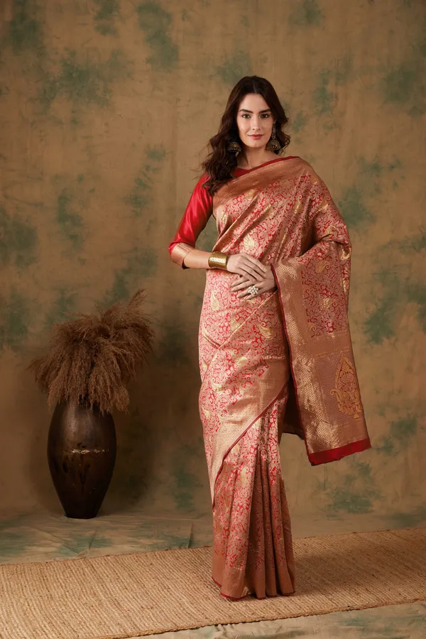 Red_Art_Silk_Woven_Banarasi_Saree_With_Unstitched_Blouse_For_Women