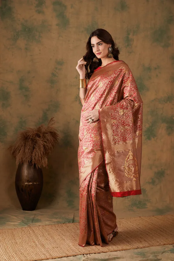 Red_Art_Silk_Woven_Banarasi_Saree_With_Unstitched_Blouse_For_Women