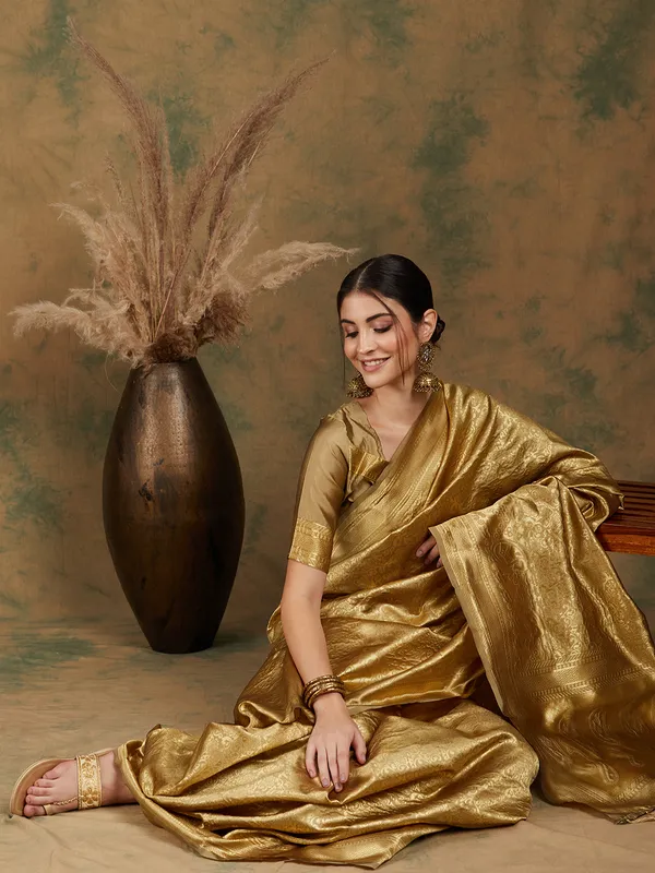 Gold_Art_Silk_Woven_Banarasi_Saree_With_Unstitched_Blouse_For_Women