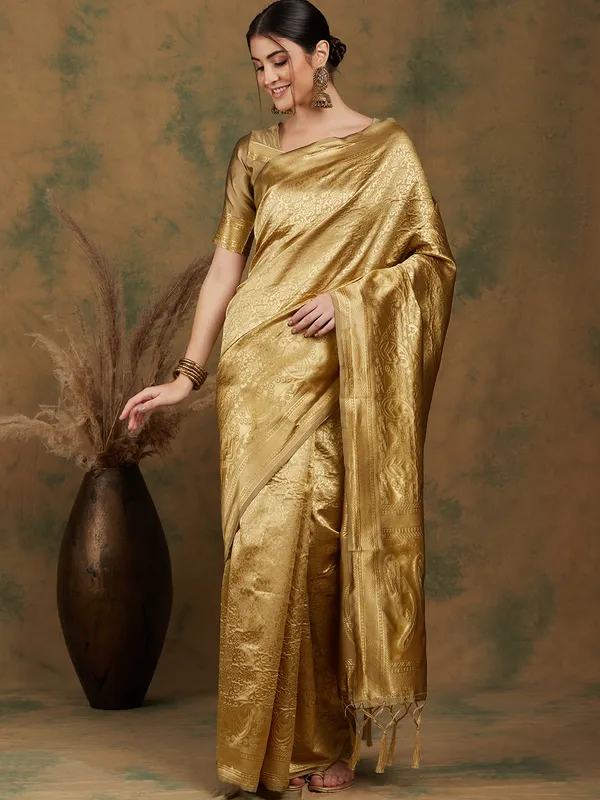Gold_Art_Silk_Woven_Banarasi_Saree_With_Unstitched_Blouse_For_Women