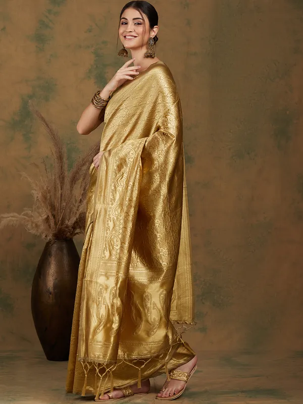 Gold_Art_Silk_Woven_Banarasi_Saree_With_Unstitched_Blouse_For_Women