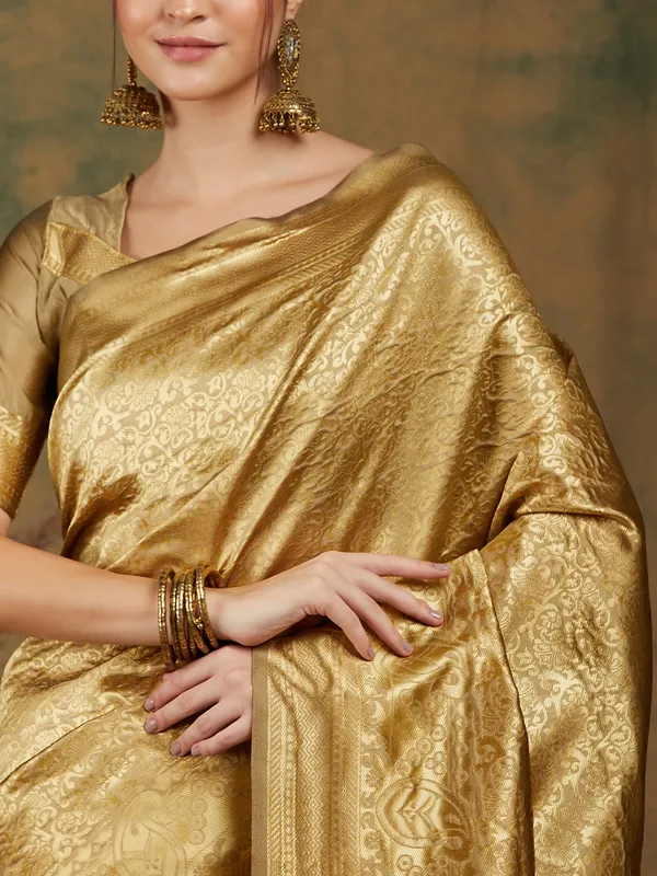 Gold_Art_Silk_Woven_Banarasi_Saree_With_Unstitched_Blouse_For_Women