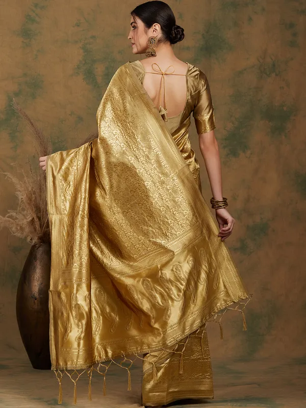 Gold_Art_Silk_Woven_Banarasi_Saree_With_Unstitched_Blouse_For_Women