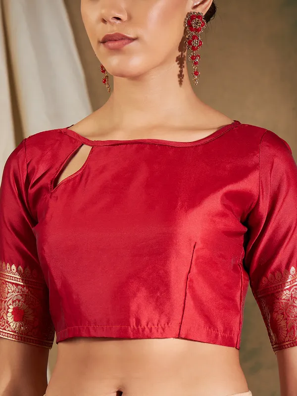 Red_Art_Silk_Woven_Banarasi_Saree_With_Unstitched_Blouse_For_Women
