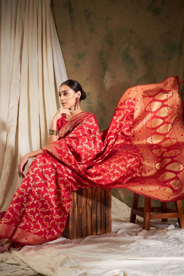 Brown_Art_Silk_Woven_Banarasi_Saree_With_Unstitched_Blouse_For_Women