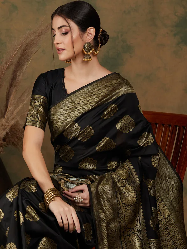 Black_Art_Silk_Woven_Banarasi_Saree_With_Unstitched_Blouse_For_Women