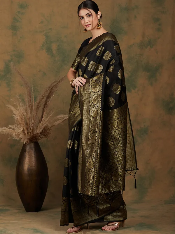 Black_Art_Silk_Woven_Banarasi_Saree_With_Unstitched_Blouse_For_Women