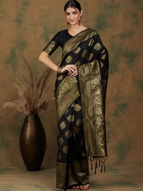 Black_Art_Silk_Woven_Banarasi_Saree_With_Unstitched_Blouse_For_Women