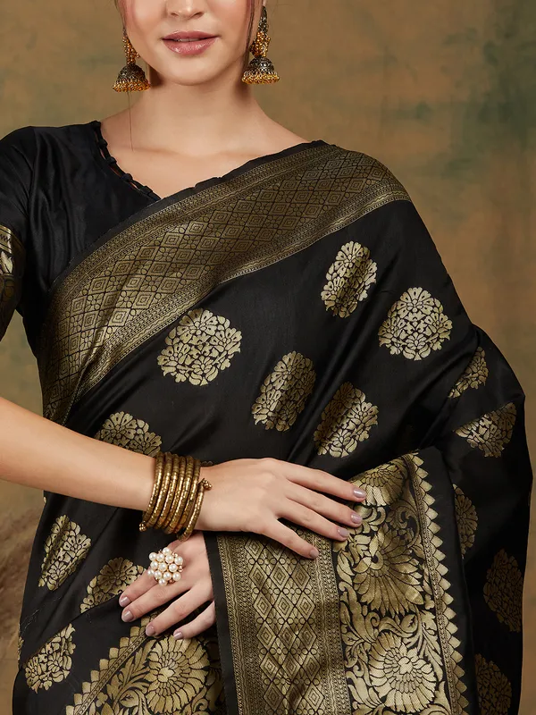 Black_Art_Silk_Woven_Banarasi_Saree_With_Unstitched_Blouse_For_Women