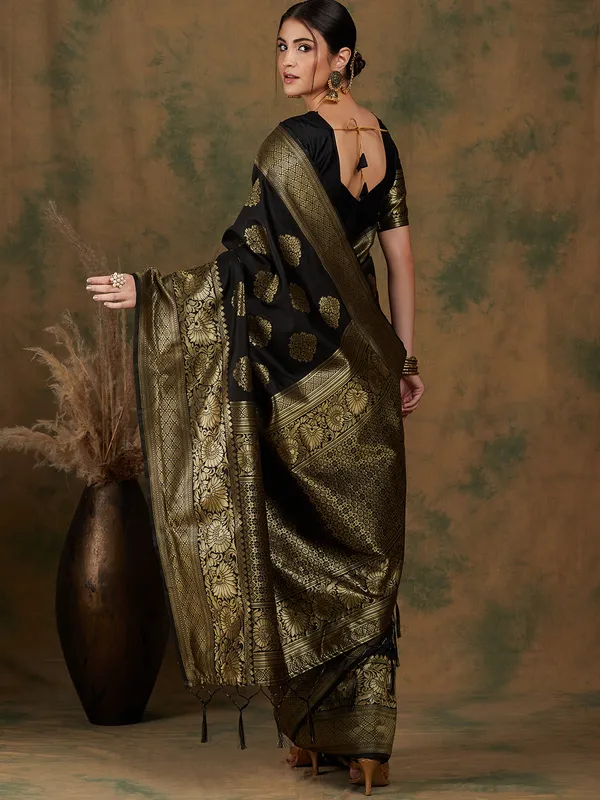 Black_Art_Silk_Woven_Banarasi_Saree_With_Unstitched_Blouse_For_Women