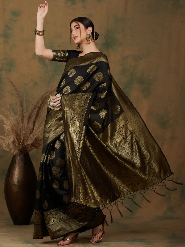 Black_Art_Silk_Woven_Banarasi_Saree_With_Unstitched_Blouse_For_Women