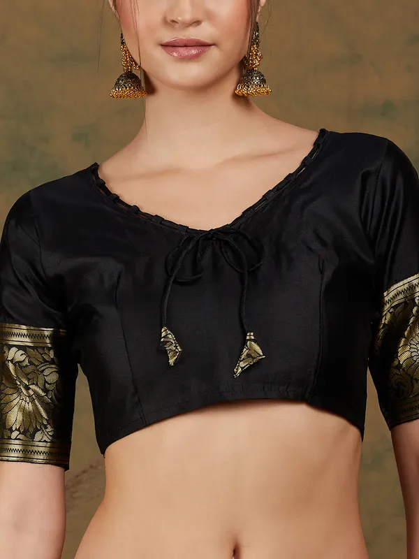 Black_Art_Silk_Woven_Banarasi_Saree_With_Unstitched_Blouse_For_Women