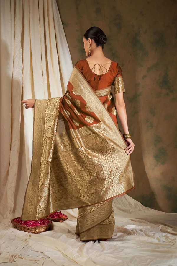 Orange_Art_Silk_Woven_Banarasi_Saree_With_Unstitched_Blouse_For_Women