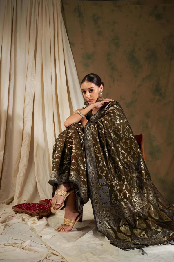 Brown_Art_Silk_Woven_Banarasi_Saree_With_Unstitched_Blouse_For_Women
