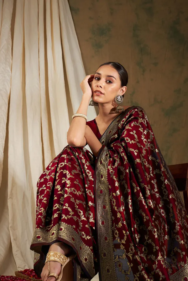 Maroon_Art_Silk_Woven_Banarasi_Saree_With_Unstitched_Blouse_For_Women