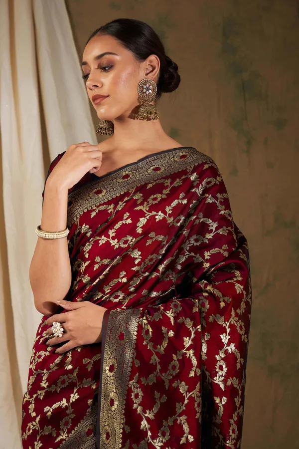 Maroon_Art_Silk_Woven_Banarasi_Saree_With_Unstitched_Blouse_For_Women