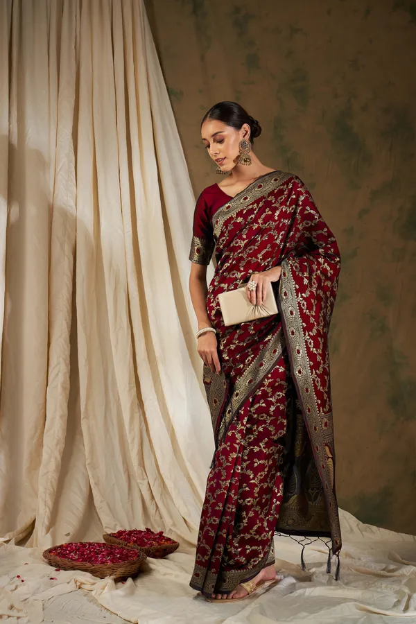 Maroon_Art_Silk_Woven_Banarasi_Saree_With_Unstitched_Blouse_For_Women