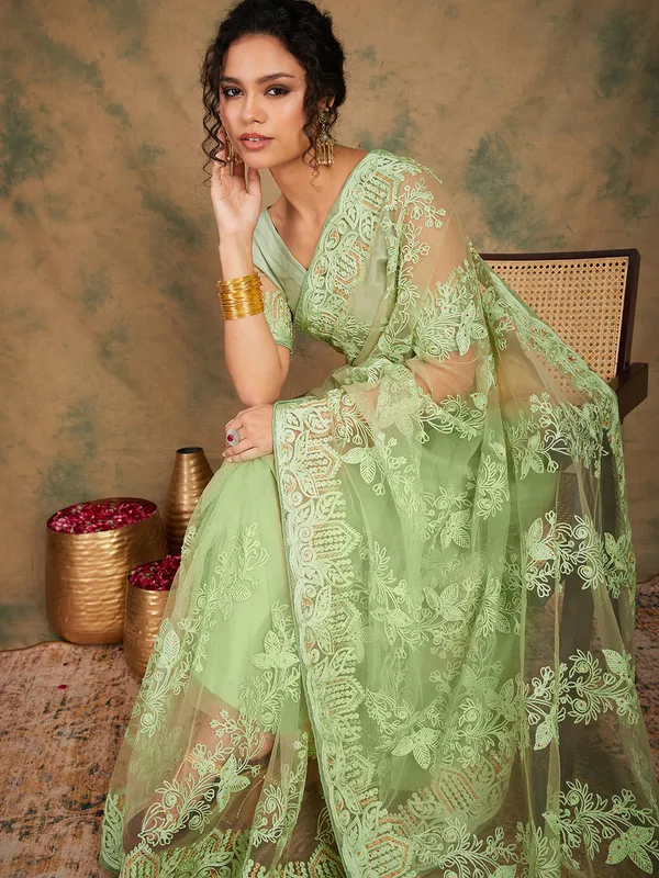 Green_Supernet_Embroidered_Banarasi_Saree_With_Unstitched_Blouse_For_Women