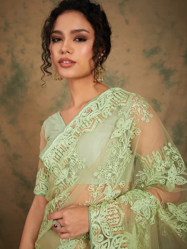 Green_Supernet_Embroidered_Banarasi_Saree_With_Unstitched_Blouse_For_Women