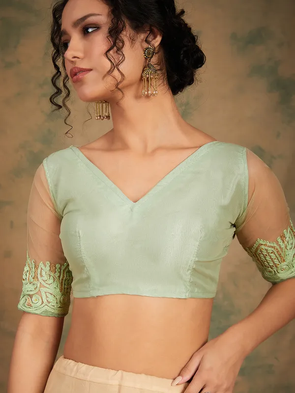 Green_Supernet_Embroidered_Banarasi_Saree_With_Unstitched_Blouse_For_Women
