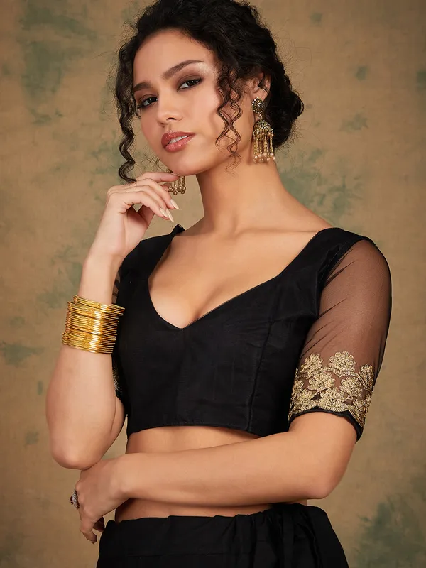 Black_Supernet_Embroidered_Banarasi_Saree_With_Unstitched_Blouse_For_Women