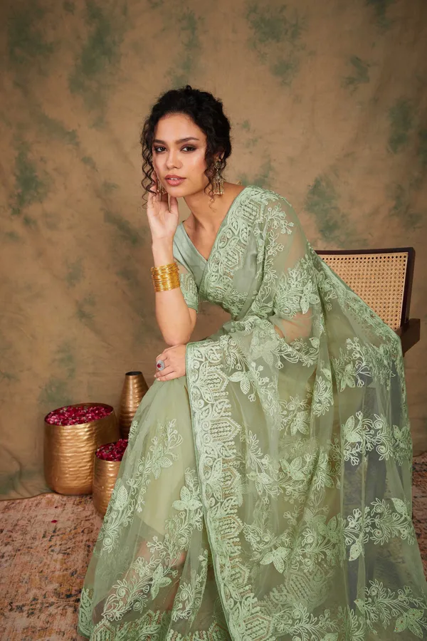Green_Supernet_Embroidered_Banarasi_Saree_With_Unstitched_Blouse_For_Women