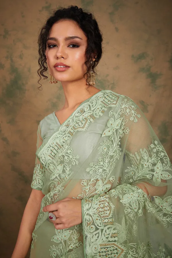 Green_Supernet_Embroidered_Banarasi_Saree_With_Unstitched_Blouse_For_Women