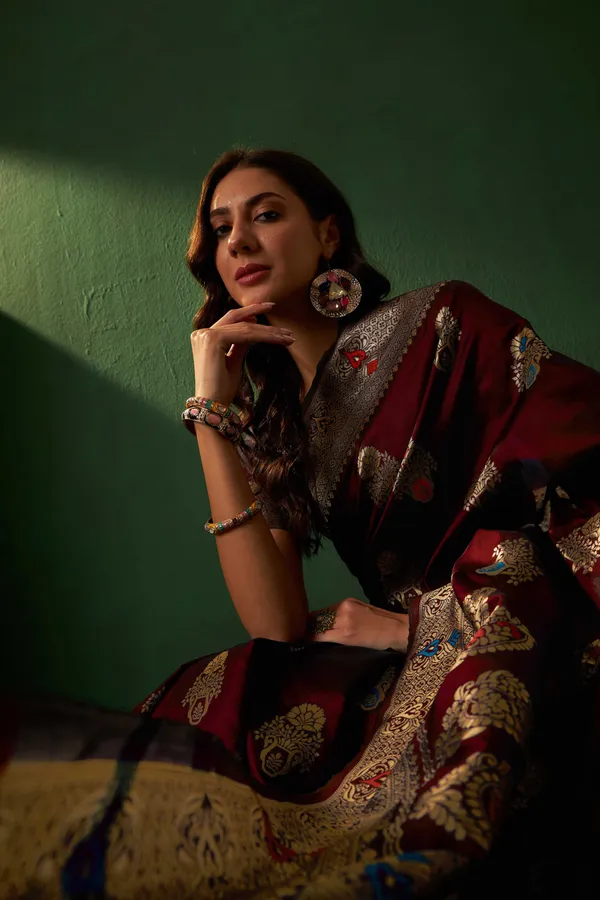 Maroon_Art_Silk_Woven_Banarasi_Saree_With_Unstitched_Blouse_For_Women