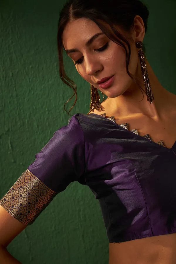 Maroon_Art_Silk_Woven_Banarasi_Saree_With_Unstitched_Blouse_For_Women