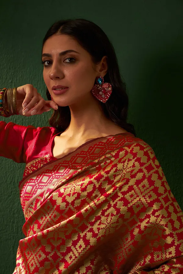 Red_Art_Silk_Woven_Banarasi_Saree_With_Unstitched_Blouse_For_Women