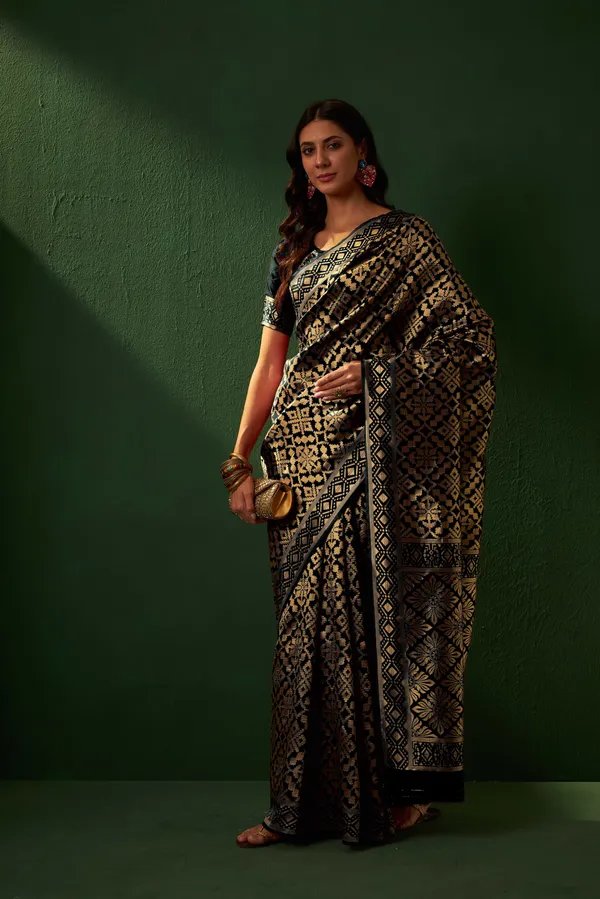 Black_Art_Silk_Woven_Banarasi_Saree_With_Unstitched_Blouse_For_Women