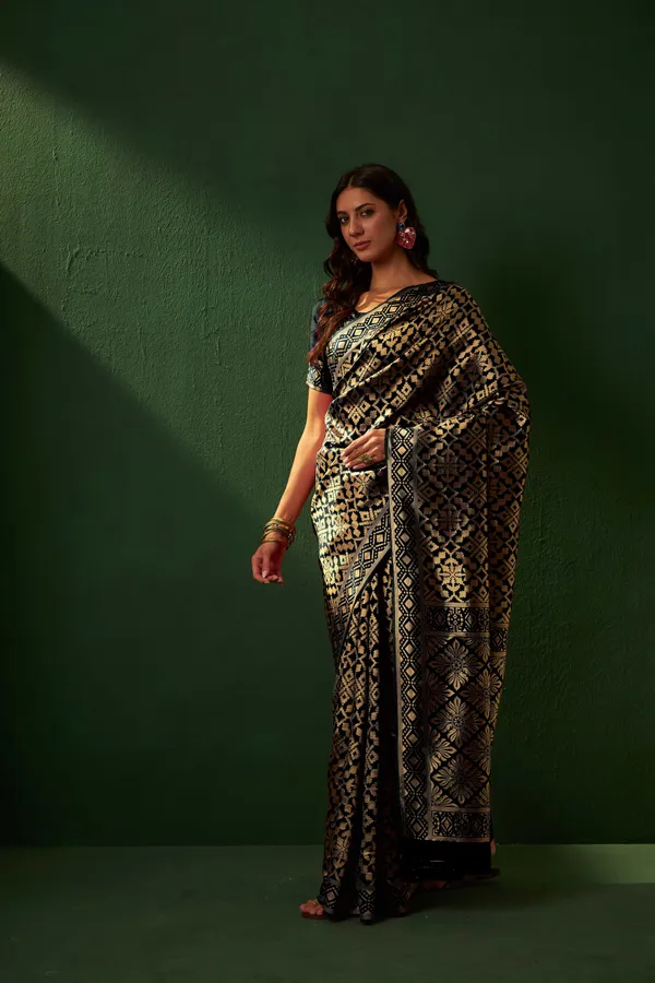 Black_Art_Silk_Woven_Banarasi_Saree_With_Unstitched_Blouse_For_Women