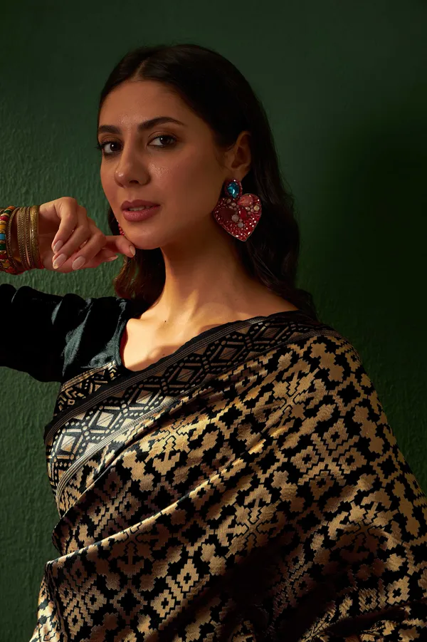 Black_Art_Silk_Woven_Banarasi_Saree_With_Unstitched_Blouse_For_Women