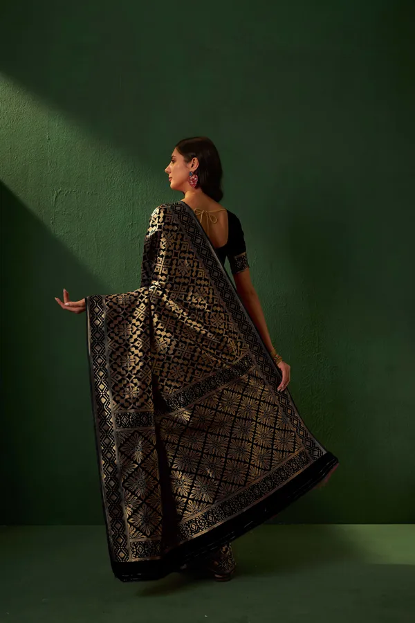 Black_Art_Silk_Woven_Banarasi_Saree_With_Unstitched_Blouse_For_Women