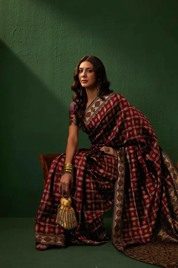 Maroon_Art_Silk_Woven_Banarasi_Saree_With_Unstitched_Blouse_For_Women
