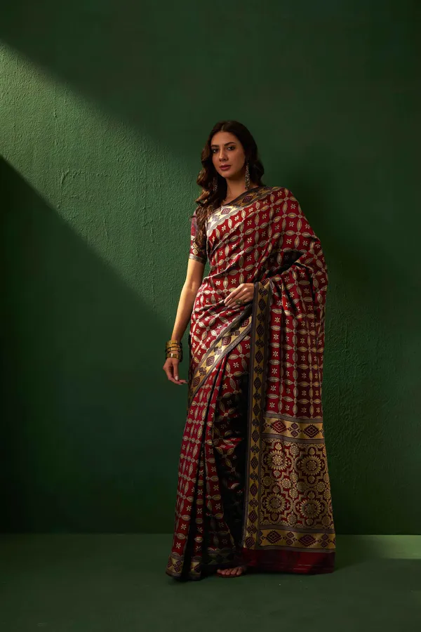 Maroon_Art_Silk_Woven_Banarasi_Saree_With_Unstitched_Blouse_For_Women