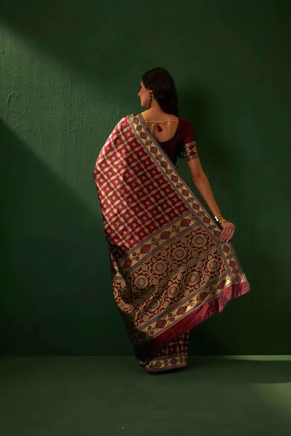 Maroon_Art_Silk_Woven_Banarasi_Saree_With_Unstitched_Blouse_For_Women