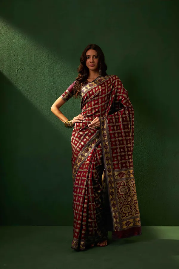Maroon_Art_Silk_Woven_Banarasi_Saree_With_Unstitched_Blouse_For_Women