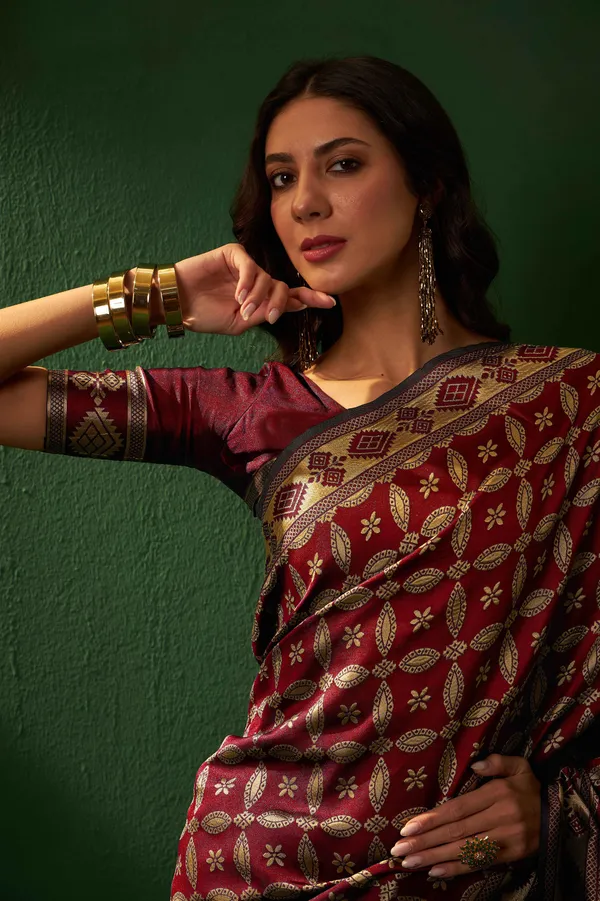Maroon_Art_Silk_Woven_Banarasi_Saree_With_Unstitched_Blouse_For_Women