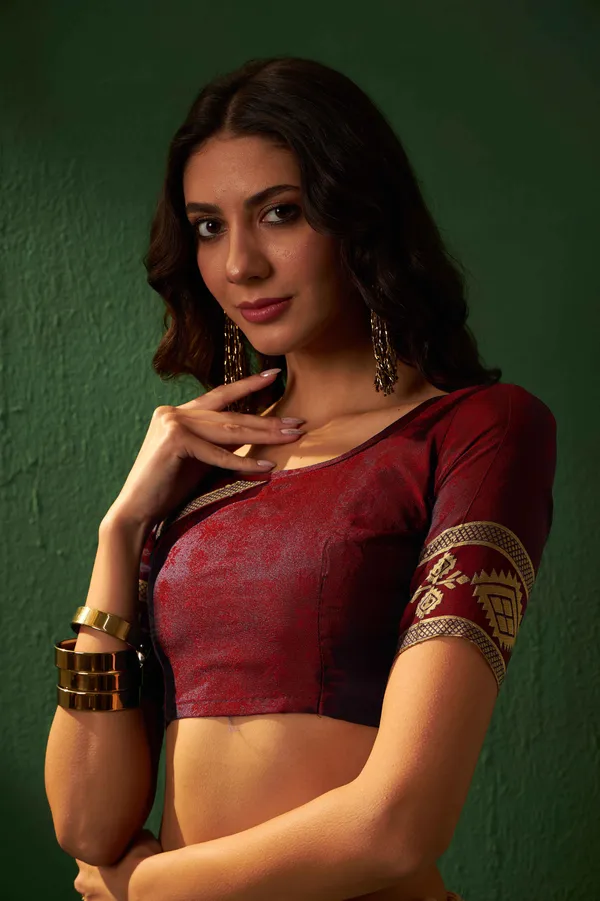 Maroon_Art_Silk_Woven_Banarasi_Saree_With_Unstitched_Blouse_For_Women