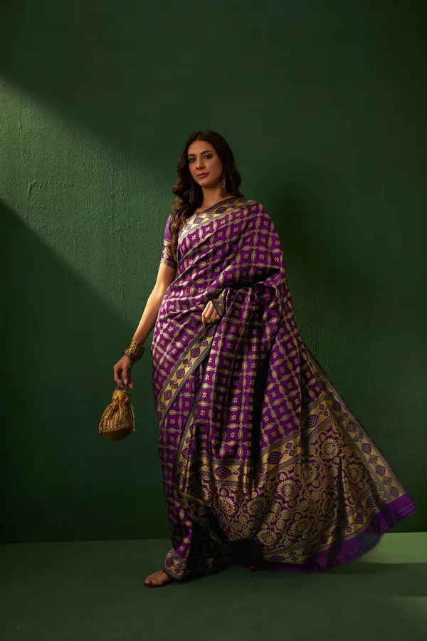 Maroon_Art_Silk_Woven_Banarasi_Saree_With_Unstitched_Blouse_For_Women