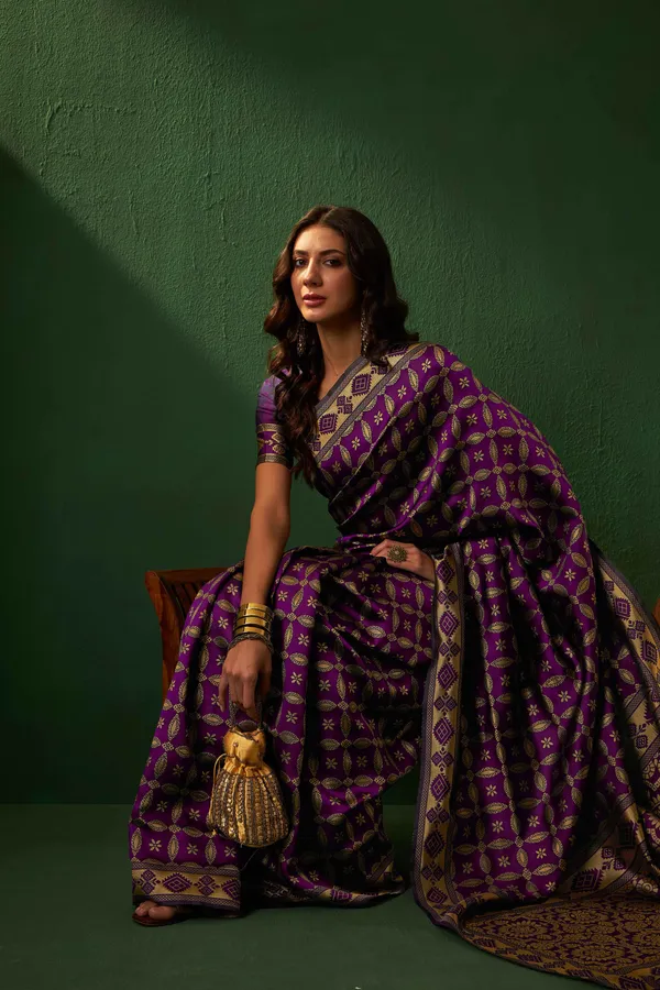 Maroon_Art_Silk_Woven_Banarasi_Saree_With_Unstitched_Blouse_For_Women