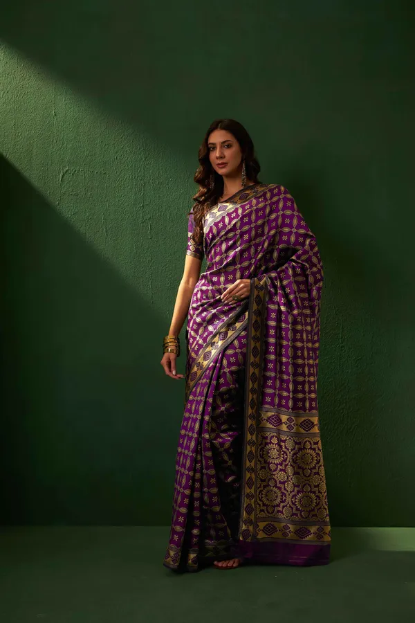 Maroon_Art_Silk_Woven_Banarasi_Saree_With_Unstitched_Blouse_For_Women