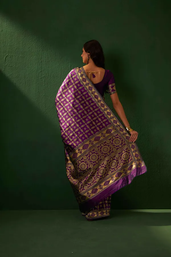 Maroon_Art_Silk_Woven_Banarasi_Saree_With_Unstitched_Blouse_For_Women