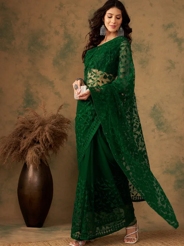 Green_Supernet_Embroidered_Banarasi_Saree_With_Unstitched_Blouse_For_Women