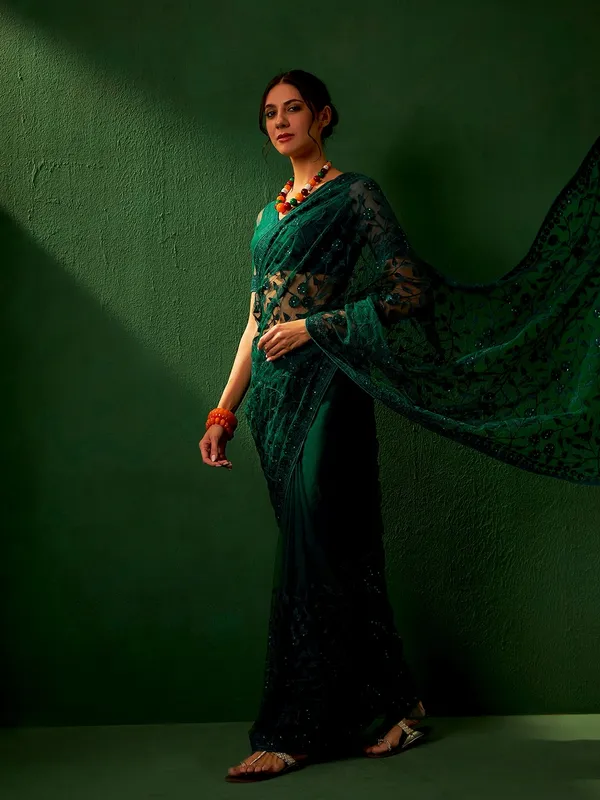 Green_Supernet_Embroidered_Banarasi_Saree_With_Unstitched_Blouse_For_Women