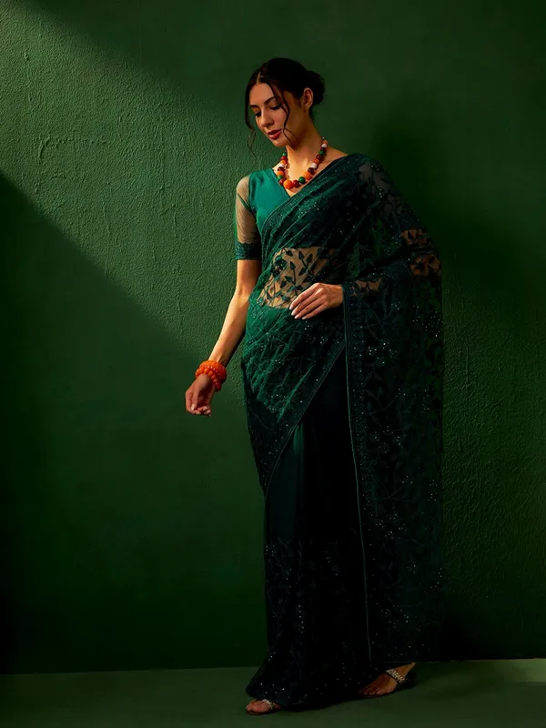 Green_Supernet_Embroidered_Banarasi_Saree_With_Unstitched_Blouse_For_Women