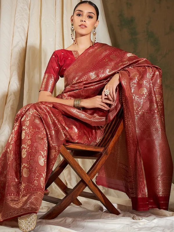 Red_Art_Silk_Woven_Banarasi_Saree_With_Unstitched_Blouse_For_Women