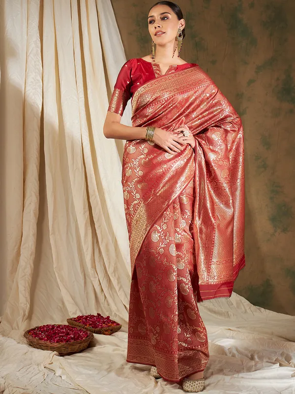 Red_Art_Silk_Woven_Banarasi_Saree_With_Unstitched_Blouse_For_Women