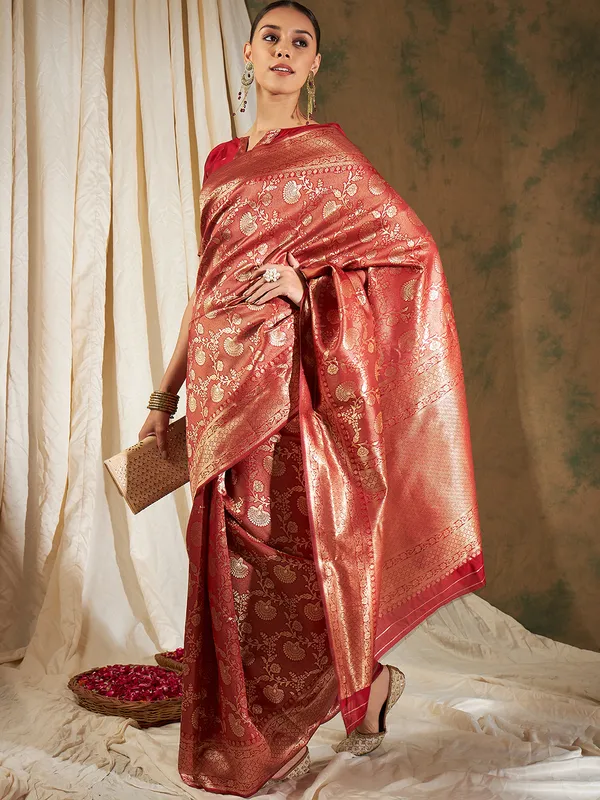 Red_Art_Silk_Woven_Banarasi_Saree_With_Unstitched_Blouse_For_Women